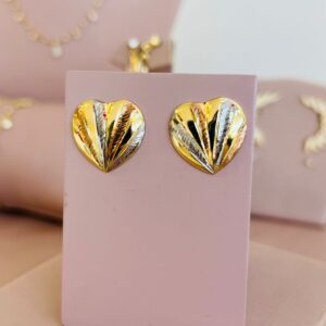 Brincos Formato Coração Trabalhado Folheado A Ouro 18k